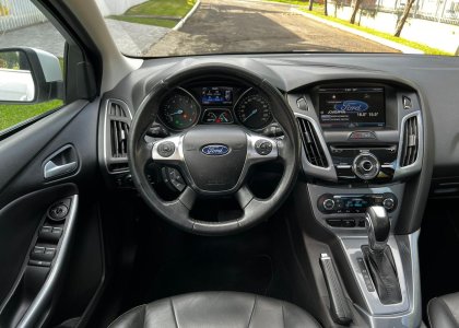 focus 2.0 titanium plus sedan
