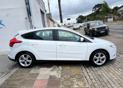 Ford Focus 1.6 S/SE/SE Plus Flex 8V/16V  5p 2015