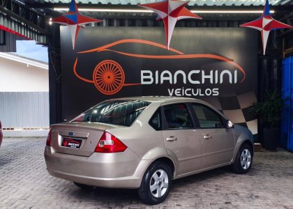 FORD FIESTA1.6 MPI SEDAN 8V FLEX 4P MANUAL