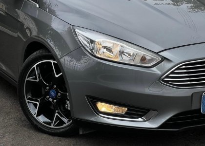 ford focus titanium plus