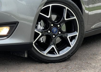 ford focus titanium plus