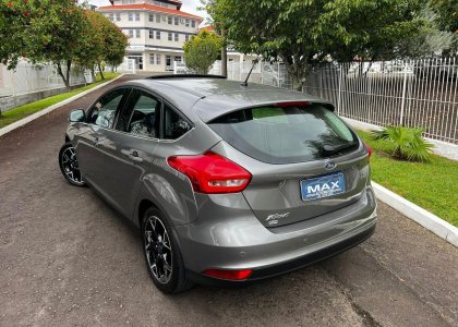 ford focus titanium plus