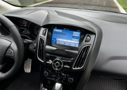 ford focus titanium plus