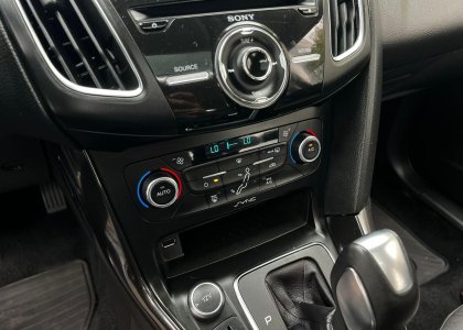 ford focus titanium plus