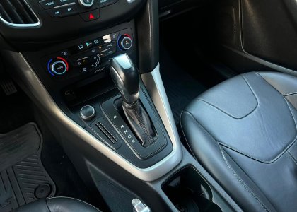 ford focus hatch se plus 2.0 2019
