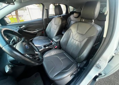 ford focus hatch se plus 2.0 2019