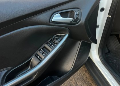 ford focus hatch se plus 2.0 2019