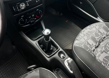 peugeot 207 hatch xr 1.4 8v flex 2p 2011