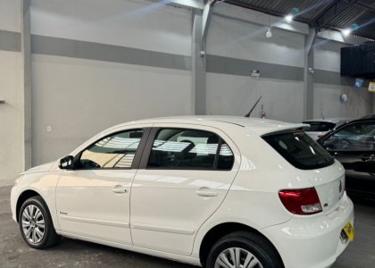 VW - VolksWagen Gol (novo) 1.0 Mi Total Flex 8V 4p 2012 Flex