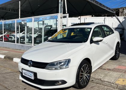 VW - VolksWagen JETTA Comfortline 2.0 T.Flex 8V 4p Tipt. 2013