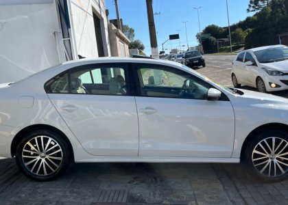 VW - VolksWagen JETTA Comfortline 2.0 T.Flex 8V 4p Tipt. 2013