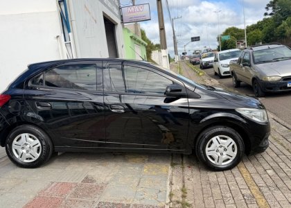 GM - Chevrolet ONIX HATCH LT 1.0 8V FlexPower 5p Mec. 2013 Flex