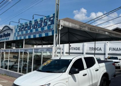 Mitsubishi L200 Tri. Outd. GLX 2.4 CD 4x4 Die. Mec. 2023 Diesel