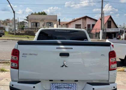 Mitsubishi L200 Tri. Outd. GLX 2.4 CD 4x4 Die. Mec. 2023 Diesel