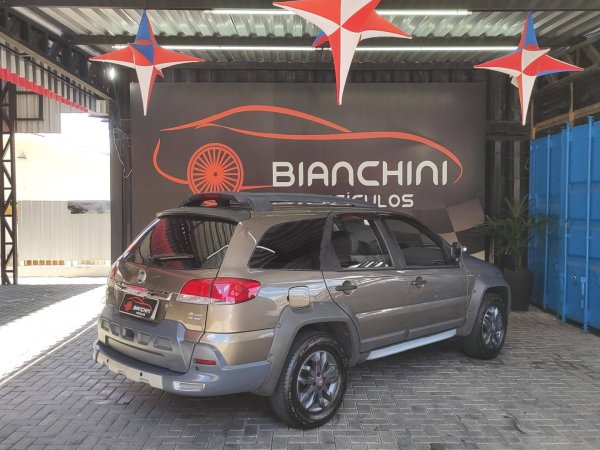 FIAT PALIO1.8 MPI ADVENTURE WEEKEND 16V FLEX 4P AUTOMÁTICO